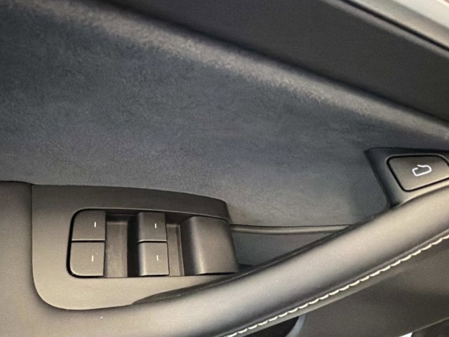 Used 2025 Tesla Model Y Long Range image 11