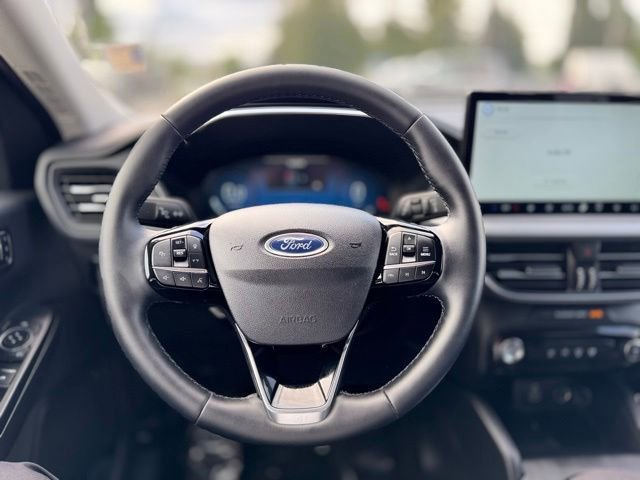 Used 2025 Ford Escape Platinum AWD/4WD image 35
