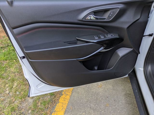 New 2026 Chevrolet Trax RS w/ Sunroof Package FWD image 8