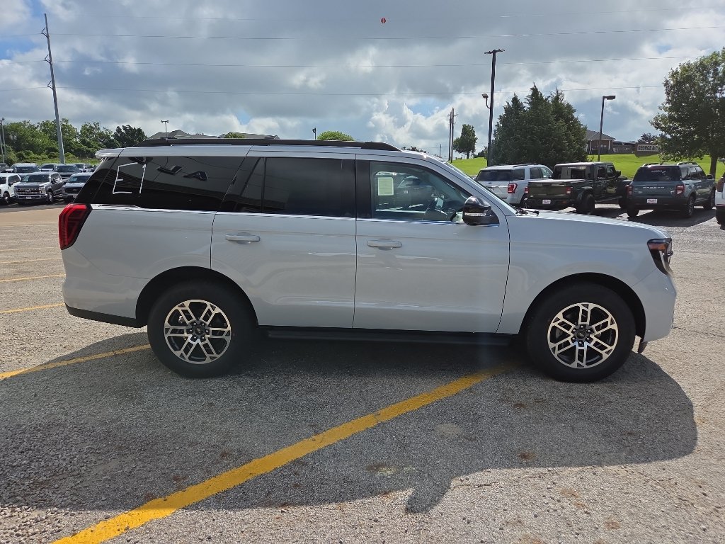 New 2026 Ford Expedition Active RWD image 4