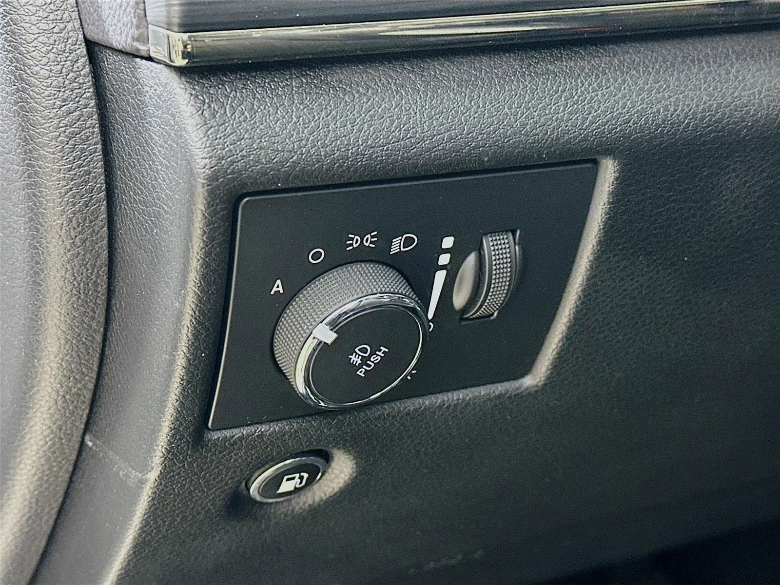 Used 2020 Jeep Grand Cherokee Limited X image 11