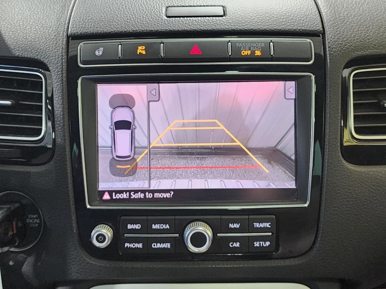 Used 2017 Volkswagen Touareg Wolfsburg Edition AWD/4WD image 17