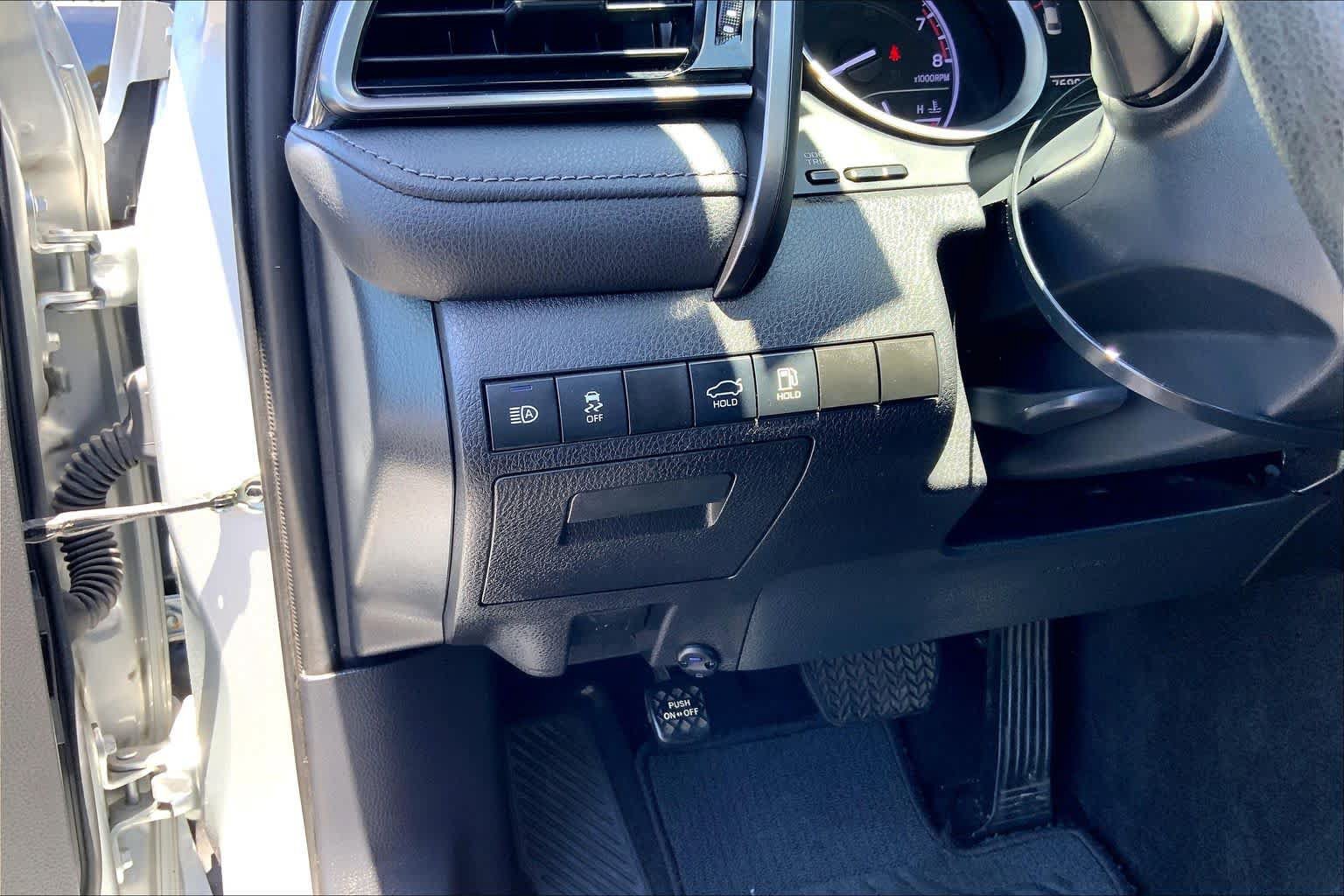 Used 2022 Toyota Camry LE w/ Carpet Mat Package (TMS) FWD image 34