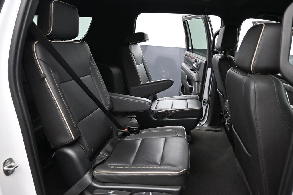 Used 2023 Chevrolet Suburban Premier AWD/4WD image 33
