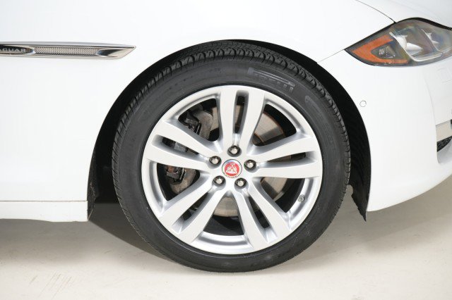 Used 2016 Jaguar XJ L Portfolio image 28