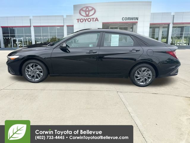 Used 2024 Hyundai Elantra SEL FWD image 2