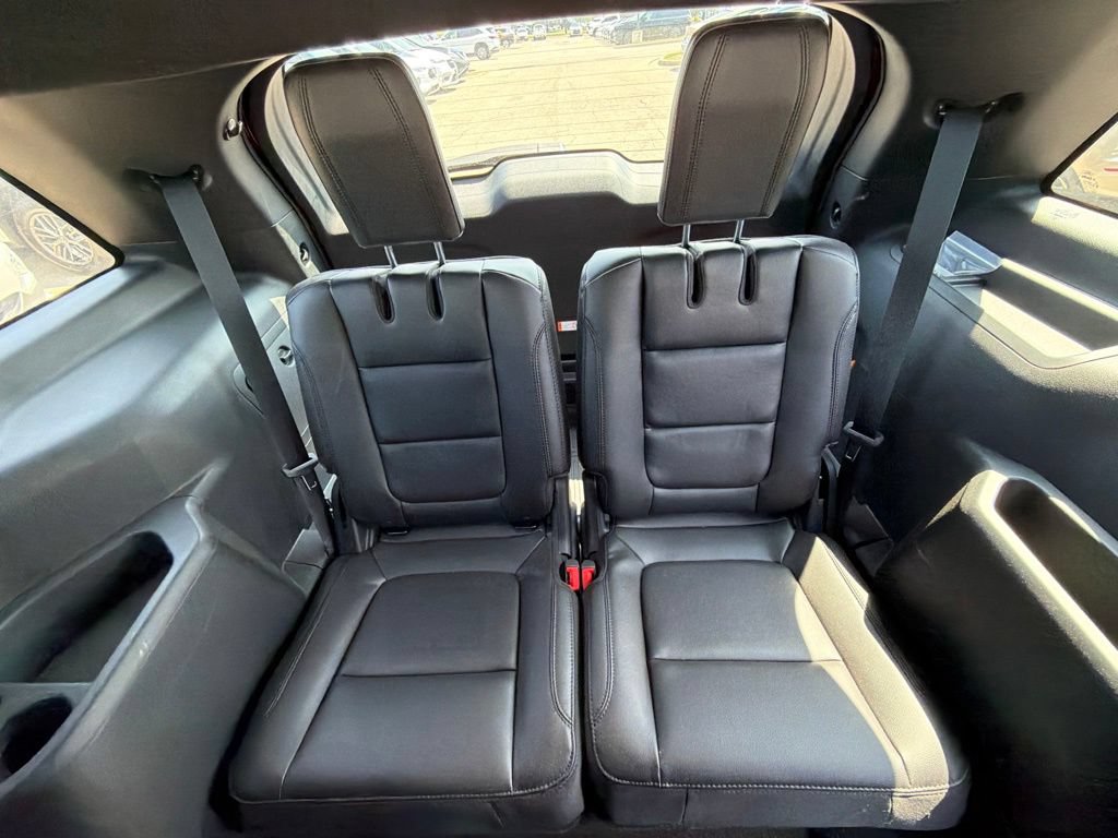 Used 2018 Ford Explorer XLT w/ Equipment Group 202A AWD/4WD image 10