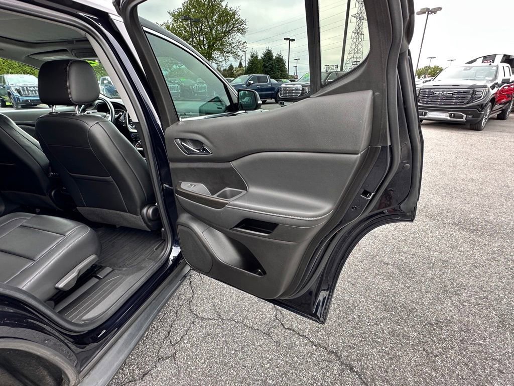 Used 2022 GMC Acadia SLT AWD/4WD image 18