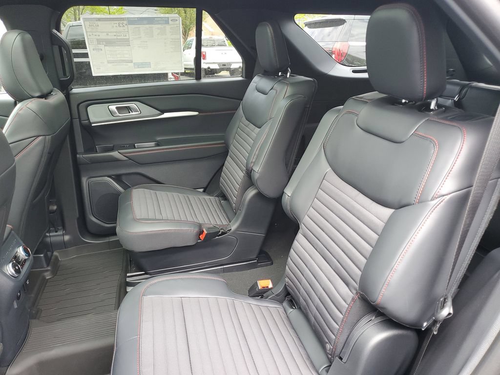 New 2026 Ford Explorer ST-Line w/ ST-Line Street Pack AWD/4WD image 32