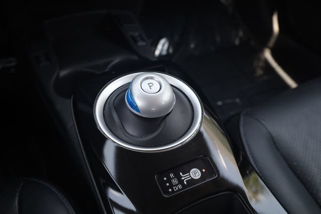 Used 2015 Nissan Leaf SL w/ Premium Package FWD image 23