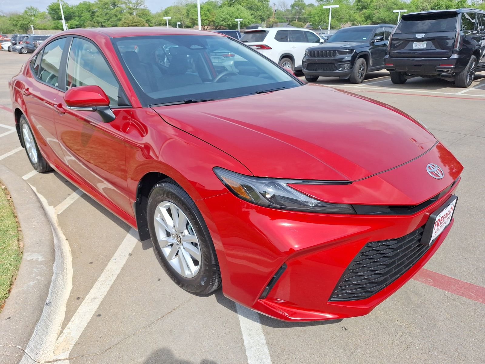 Used 2025 Toyota Camry LE w/ Convenience Package image 8