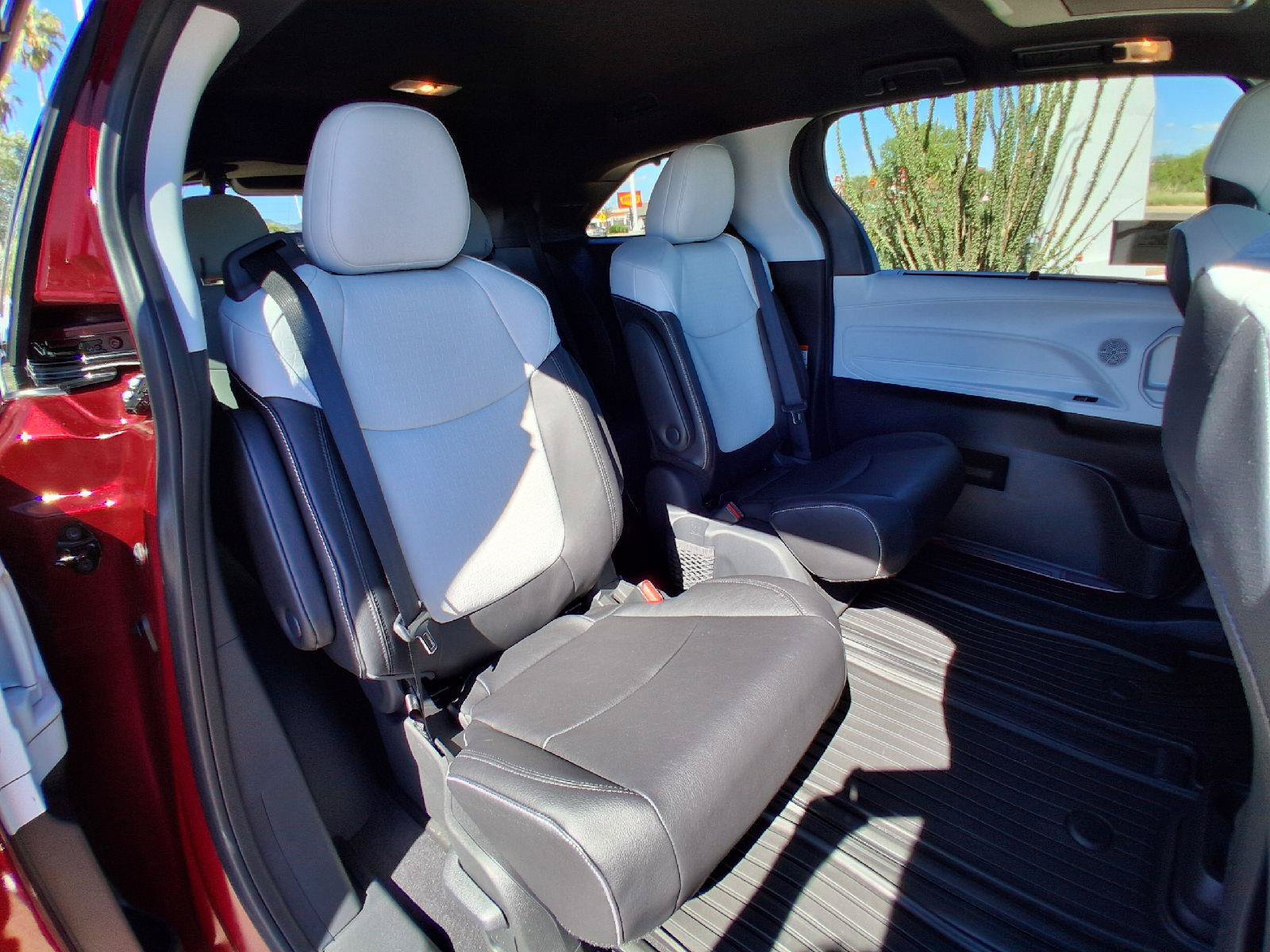 New 2026 Toyota Sienna XSE FWD image 17