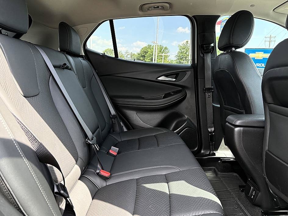 Used 2020 Buick Encore GX Essence w/ Experience Buick Package FWD image 12