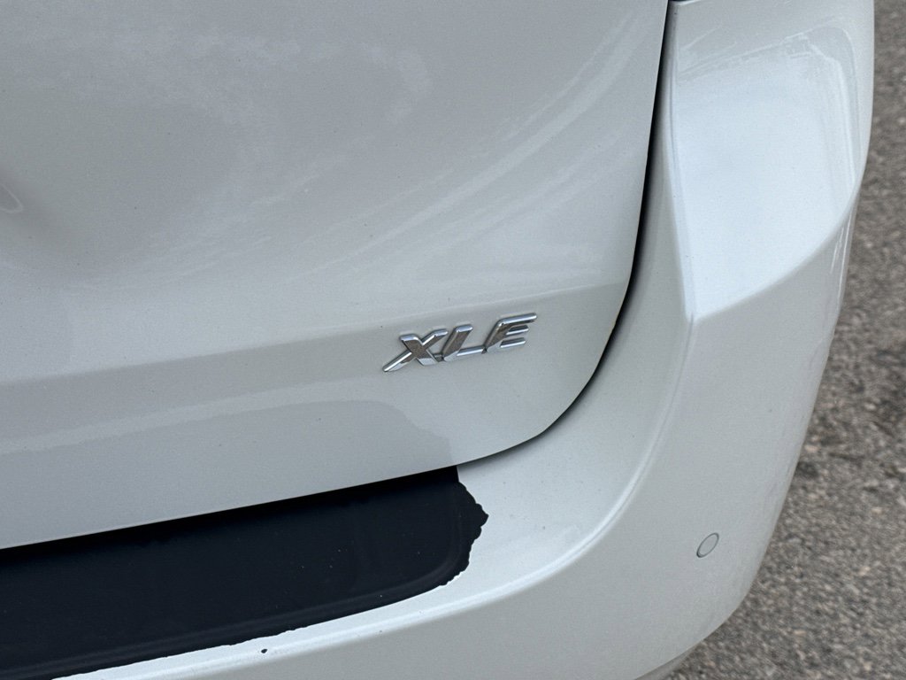 Used 2018 Toyota Sienna XLE w/ XLE Navigation Package image 6