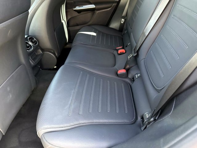 Used 2025 Mercedes-Benz GLC 300 image 14