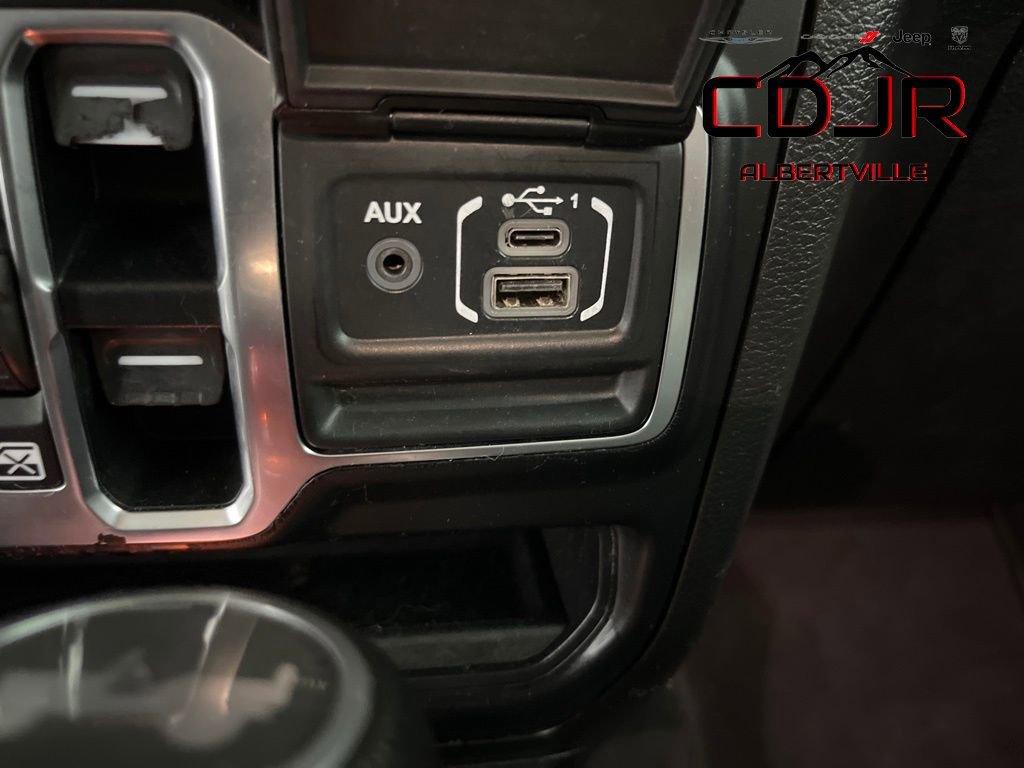 Used 2020 Jeep Wrangler Unlimited Sahara image 33