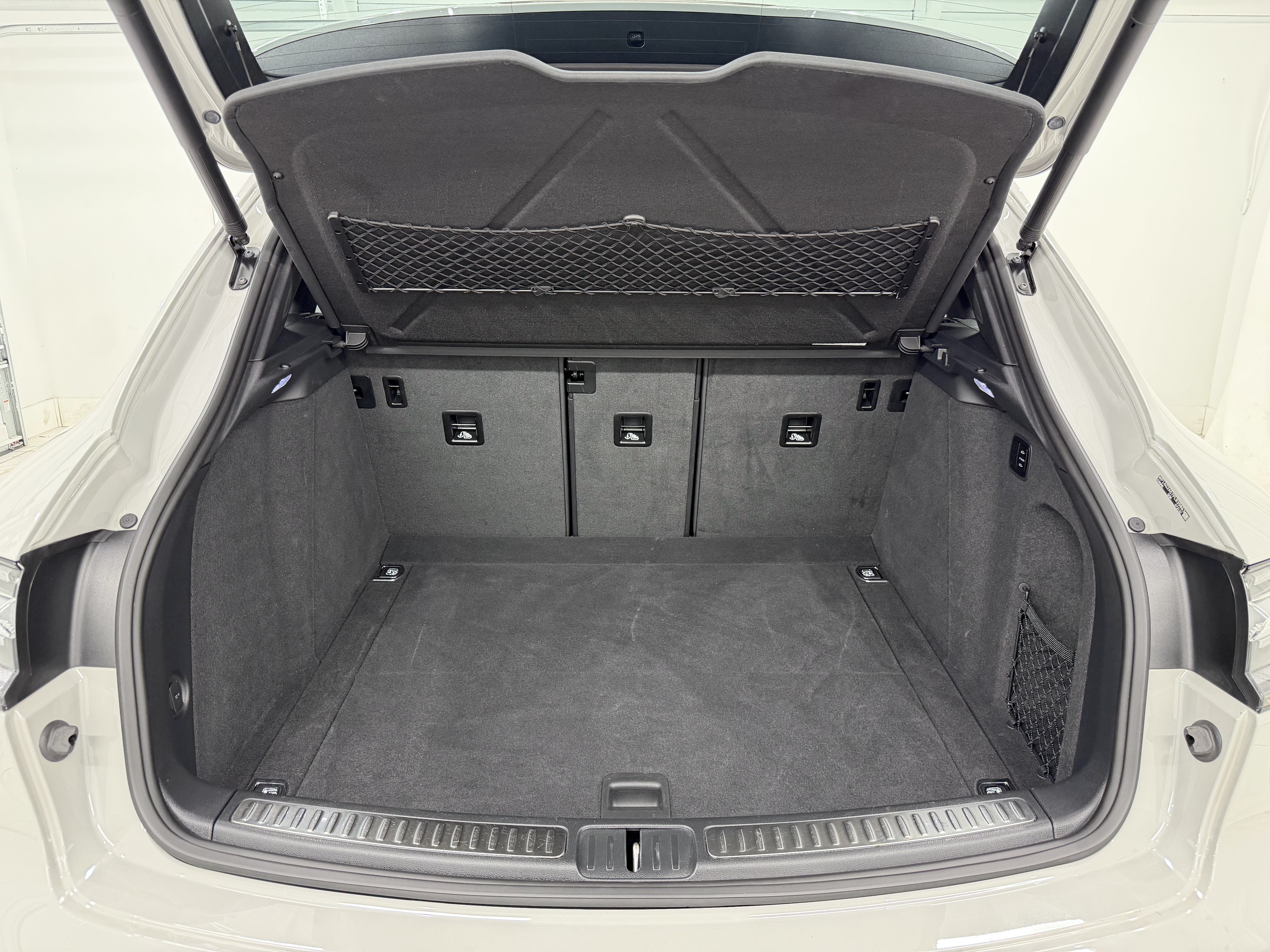 Certified 2023 Porsche Macan S AWD/4WD image 63