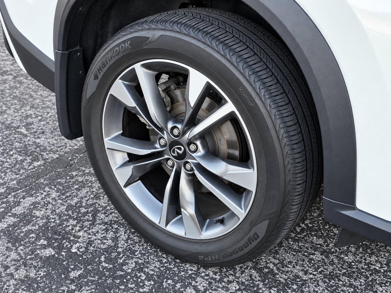 Used 2024 INFINITI QX60 Luxe w/ Vision Package FWD image 9