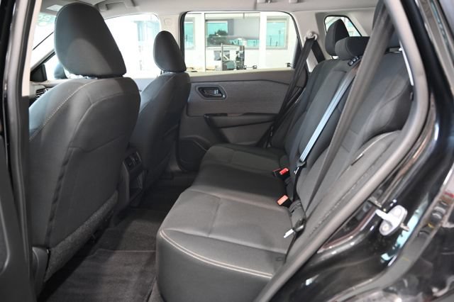 Used 2023 Nissan Rogue S AWD/4WD image 11
