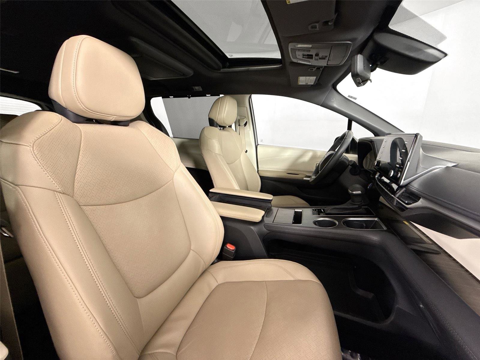 Certified 2023 Toyota Sienna Limited image 44