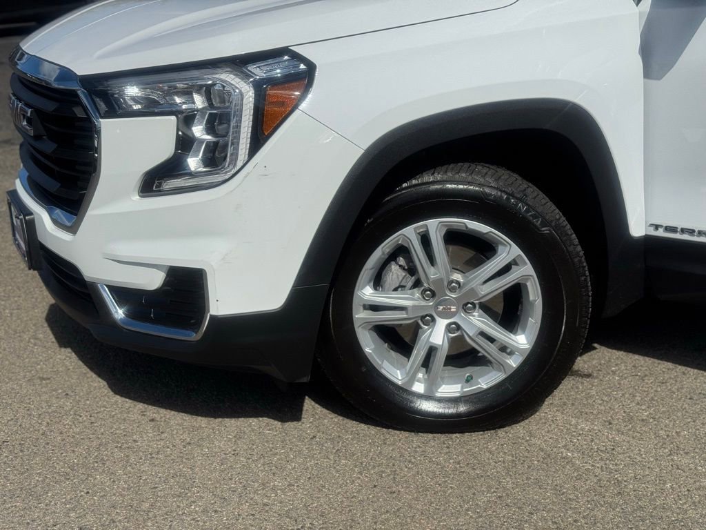 Used 2023 GMC Terrain SLE w/ Driver Convenience Package image 7