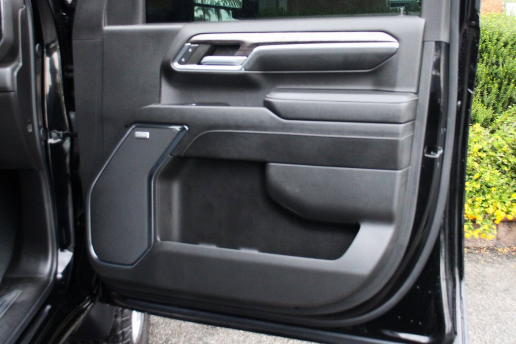 Used 2024 Chevrolet Silverado 2500 LTZ w/ LTZ Convenience Package image 39