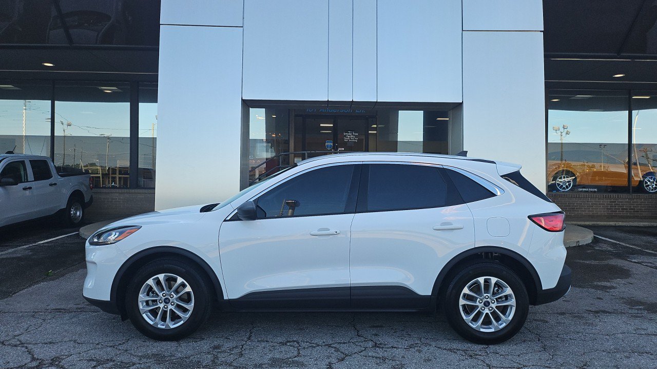 Used 2022 Ford Escape SE FWD image 2