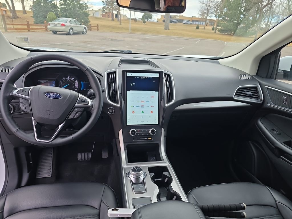 Used 2024 Ford Edge SEL image 13