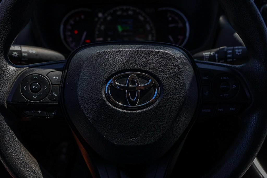 Used 2024 Toyota RAV4 XLE AWD/4WD image 25