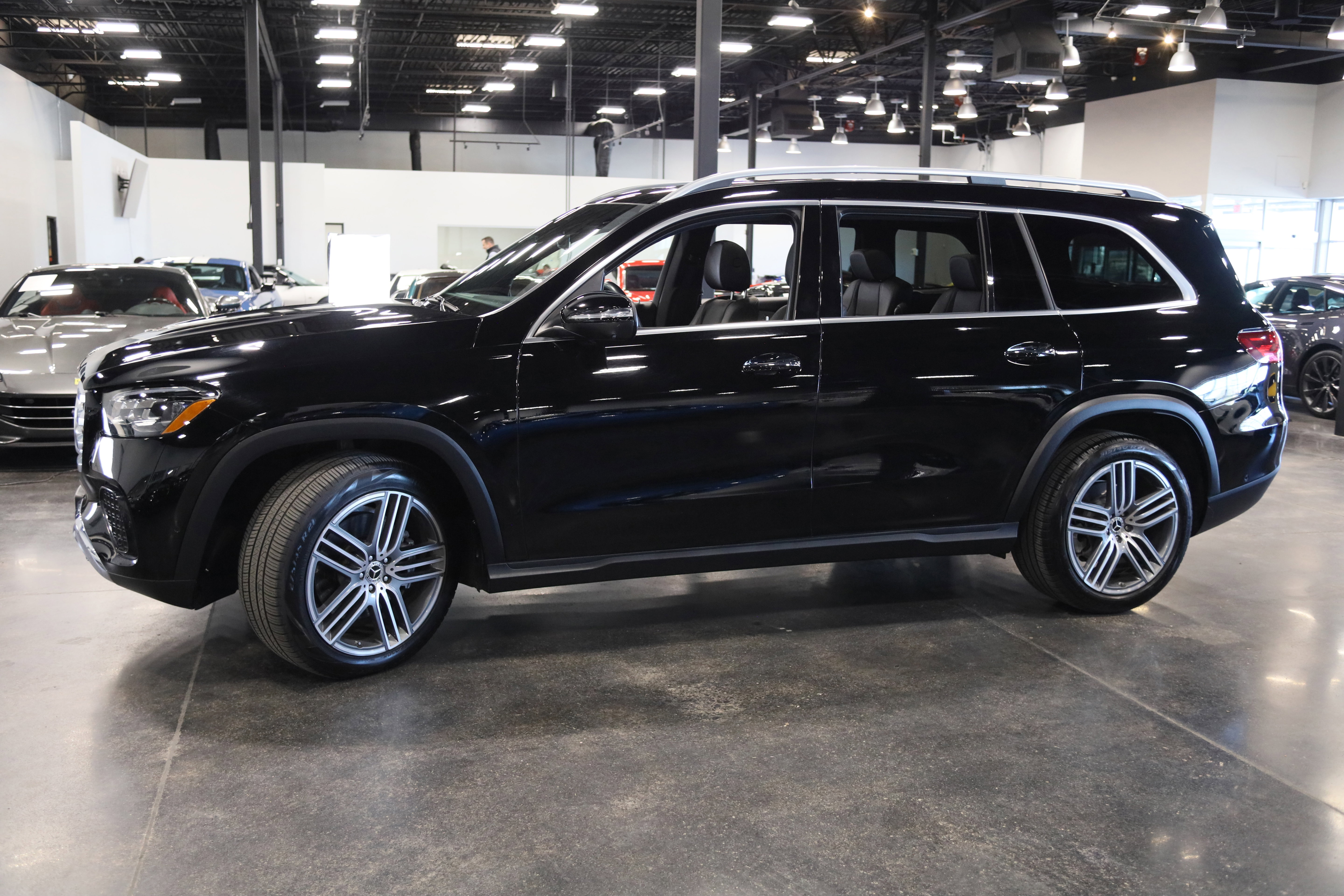 Used 2024 Mercedes-Benz GLS 450 4MATIC image 9