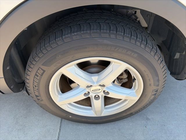 Used 2019 Ford Explorer XLT FWD image 6