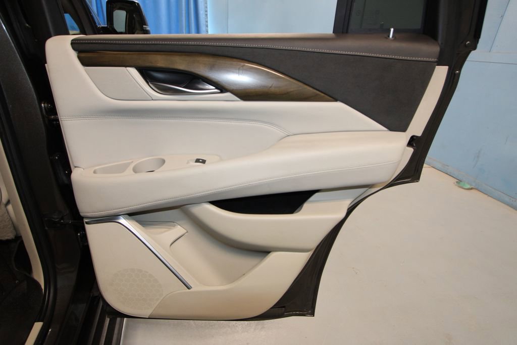 Used 2020 Cadillac Escalade Luxury image 27