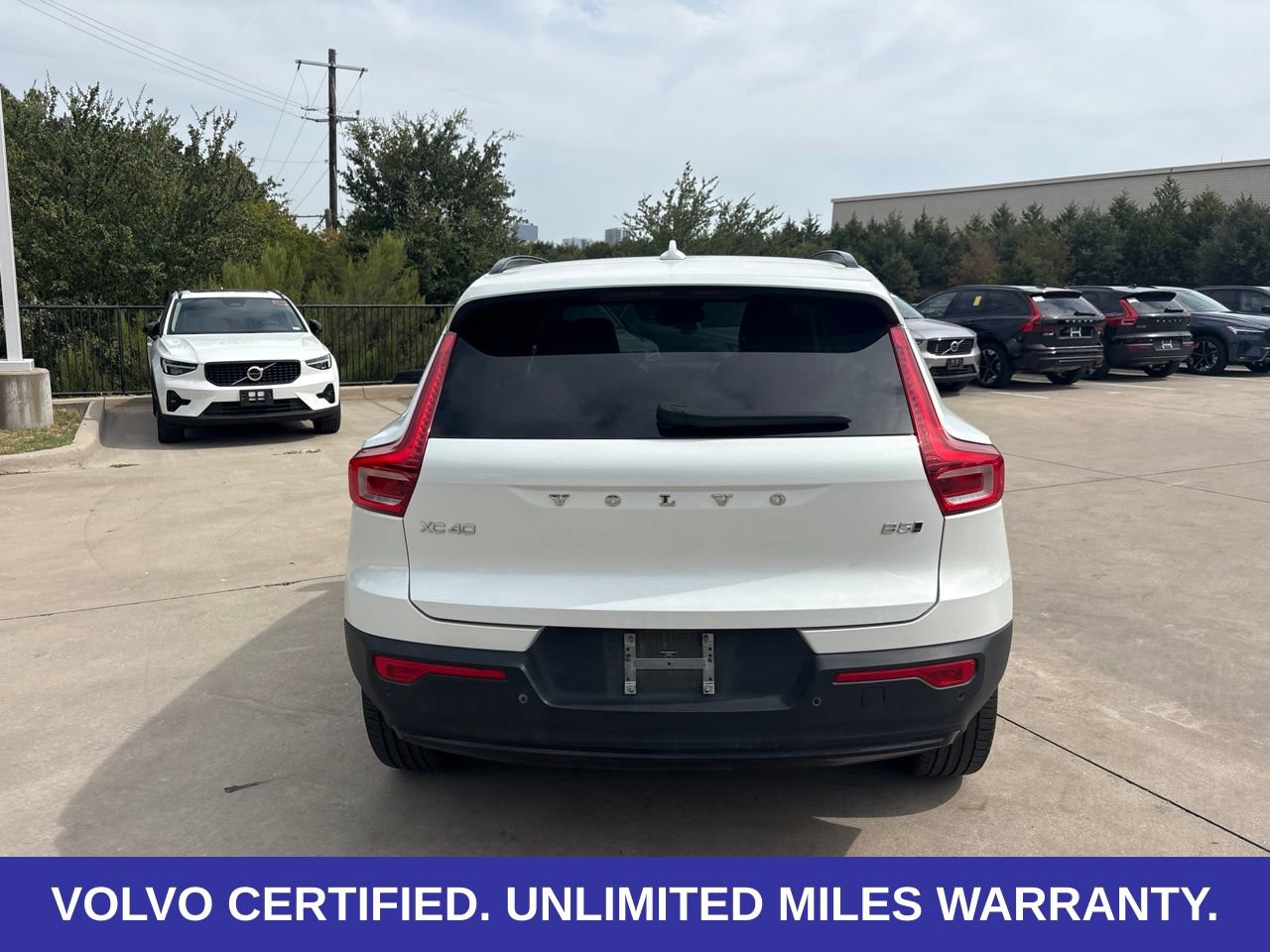 Certified 2025 Volvo XC40 B5 Plus AWD/4WD image 8