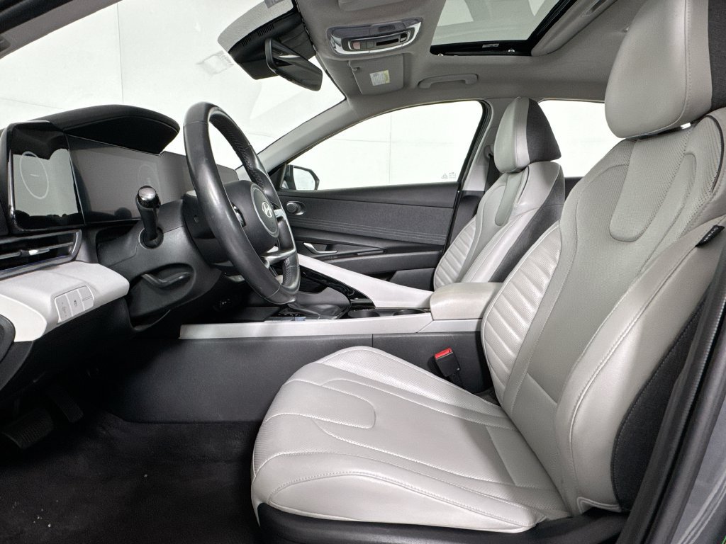 Used 2025 Hyundai Elantra Limited FWD image 11