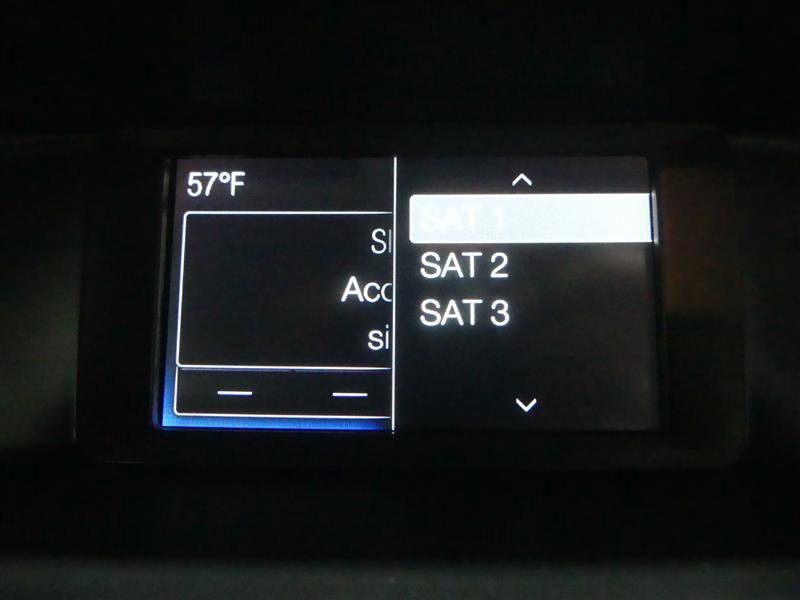 Used 2018 Ford Focus SE w/ SE Appearance Package image 40