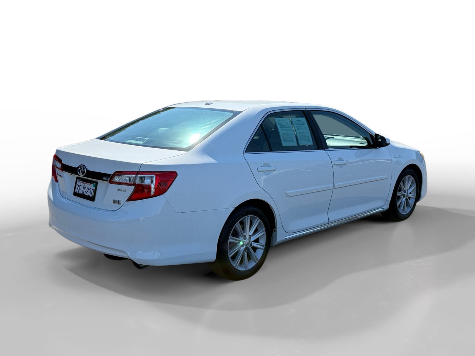 Used 2014 Toyota Camry XLE w/ Leather Package FWD image 5