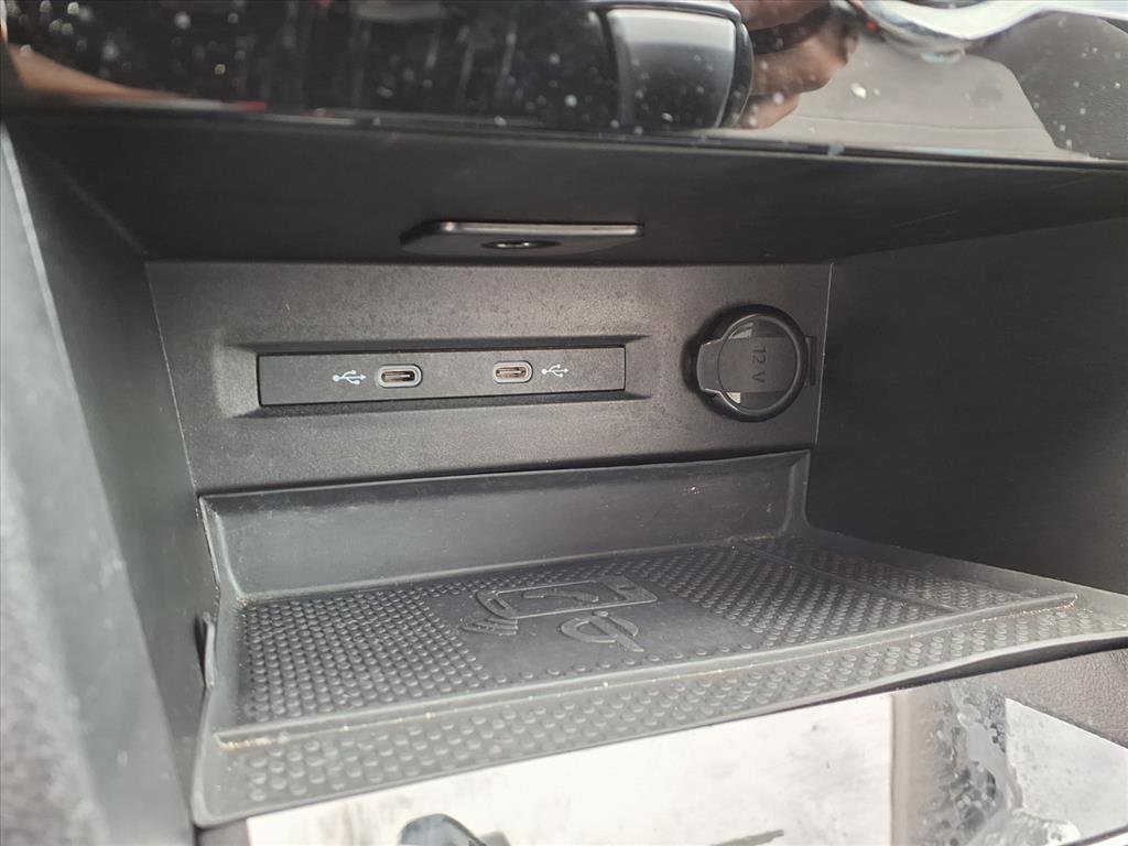 Certified 2024 Volkswagen Taos SE image 18