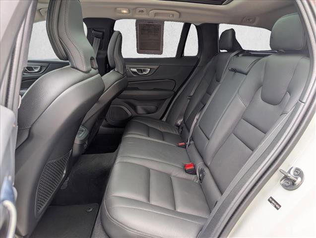 Used 2025 Volvo V60 B5 Cross Country Plus image 20