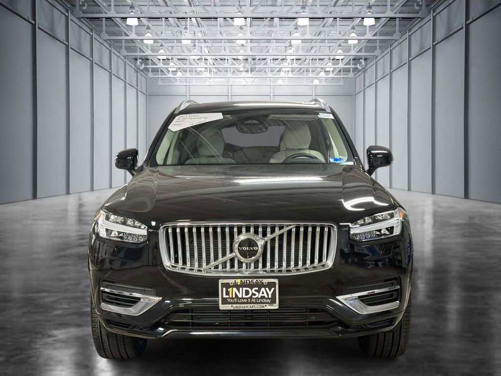 Used 2025 Volvo XC90 T8 Plus w/ Protection Package Premier AWD/4WD image 8