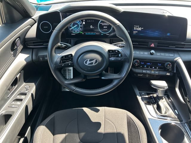 Used 2025 Hyundai Elantra SEL FWD image 16