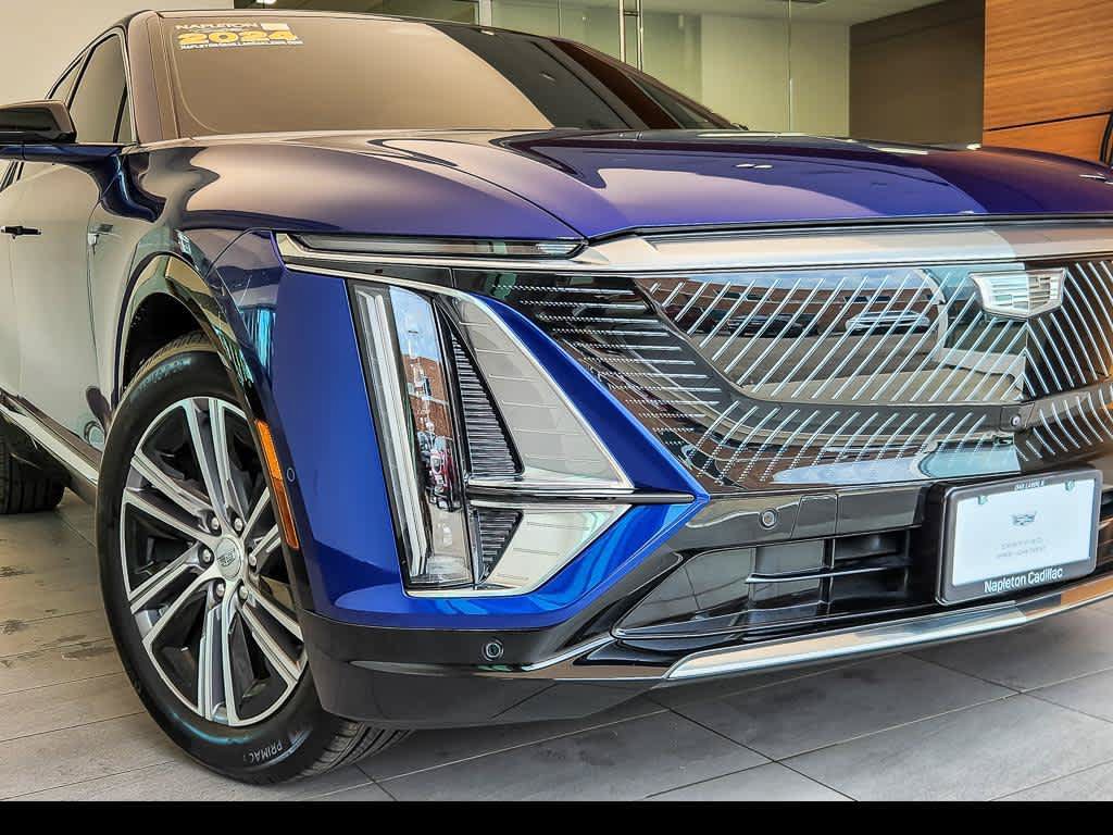 Used 2024 Cadillac Lyriq Luxury AWD/4WD image 2