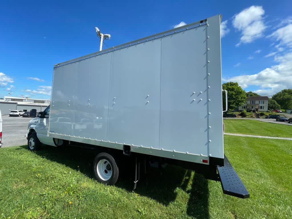New 2024 Ford E-450 and Econoline 450 Super Duty w/ Power Windows & Locks Group RWD image 4