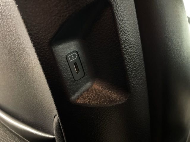 Used 2025 Kia Carnival image 39