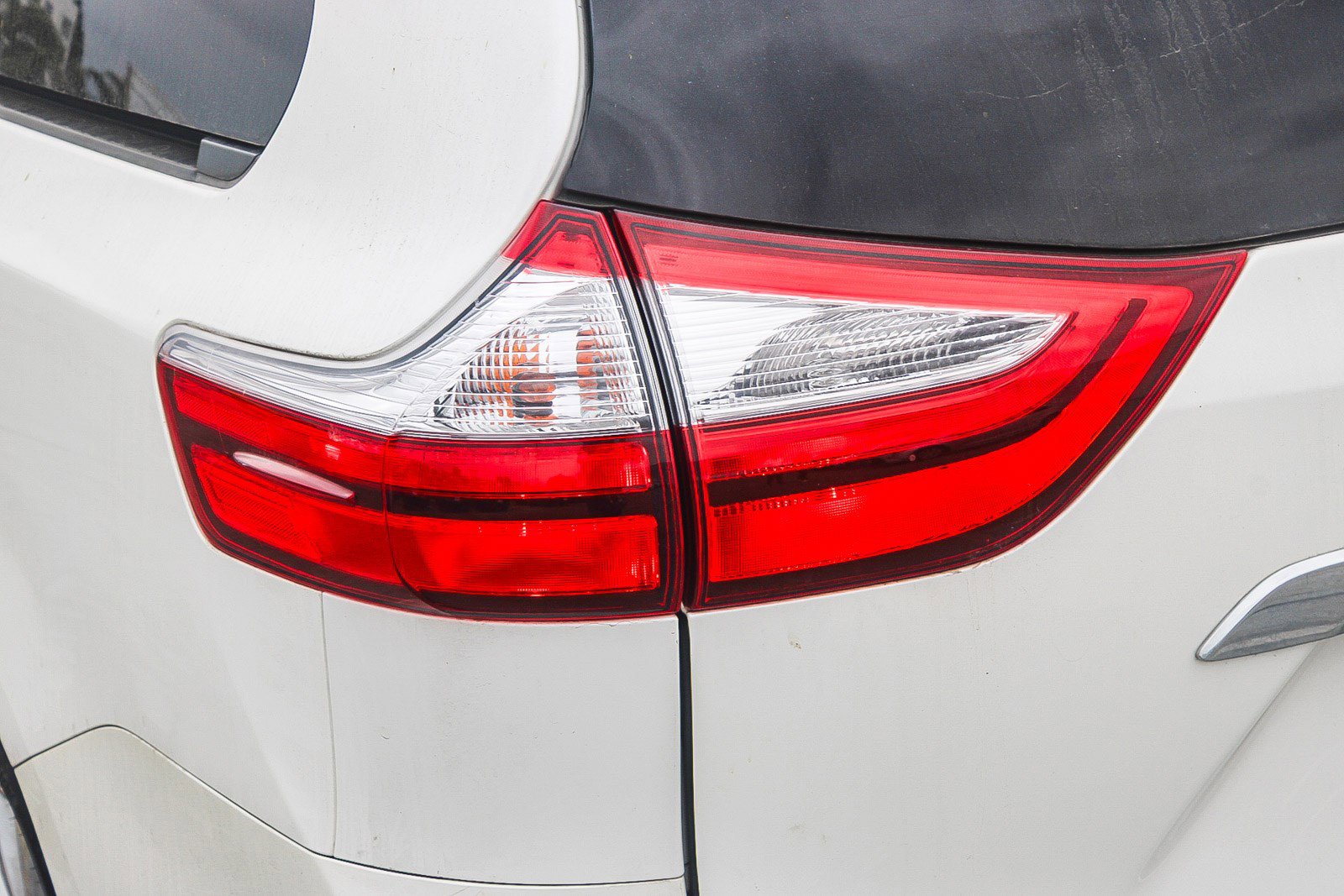 Used 2017 Toyota Sienna Limited image 12