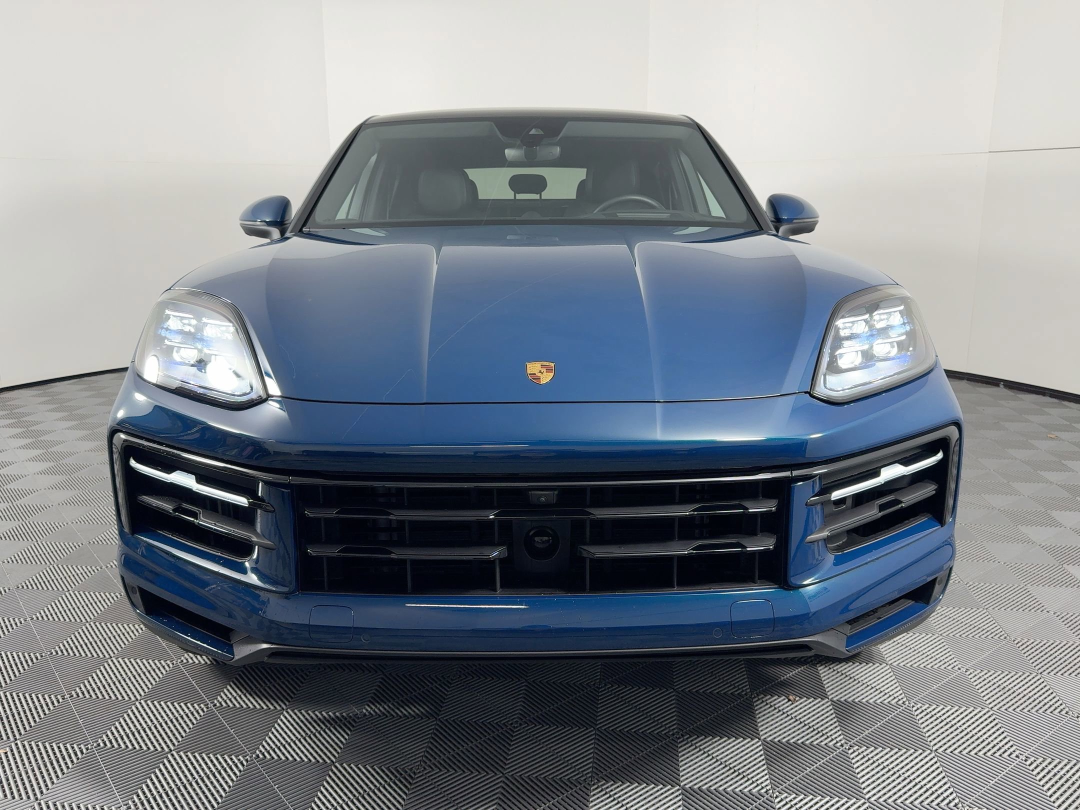 Certified 2025 Porsche Cayenne Coupe image 6