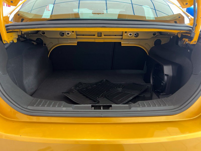 Used 2012 Ford Focus Titanium w/ SEL/Titanium Winter Pkg FWD image 8
