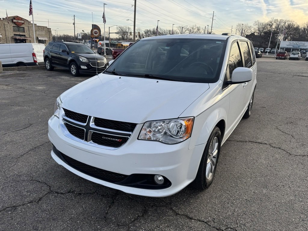 Used 2019 Dodge Grand Caravan SXT w/ Driver Convenience Group image 3