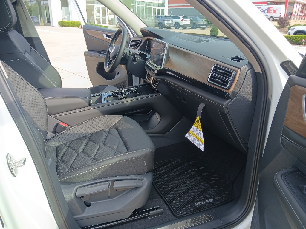 New 2026 Volkswagen Atlas SE FWD image 24