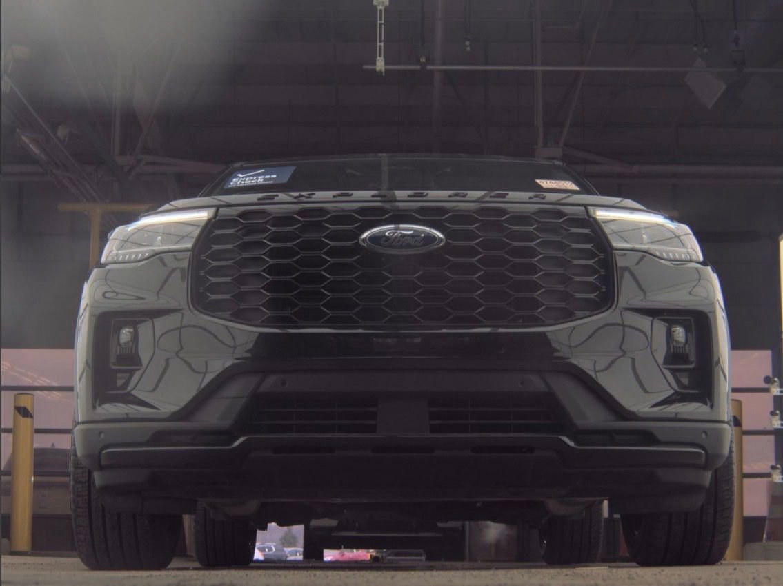 Certified 2025 Ford Explorer ST-Line w/ Premium Package AWD/4WD image 11