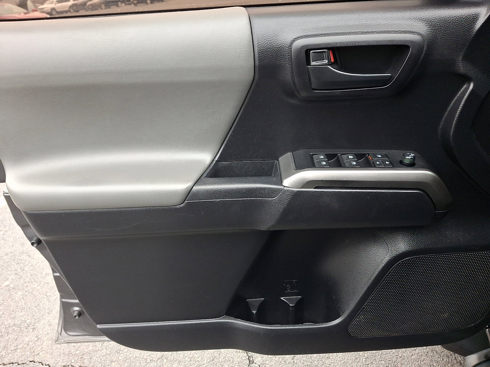 Used 2020 Toyota Tacoma SR5 image 12